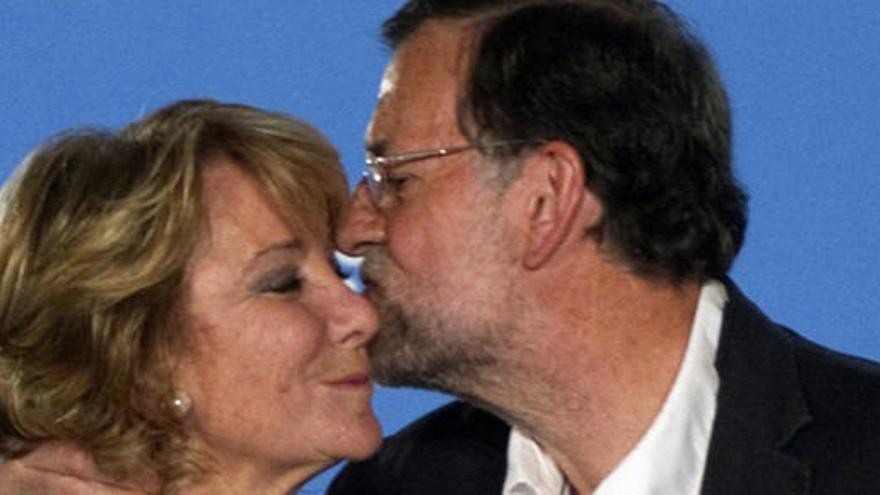 Aguirre, con Rajoy, en 2011.