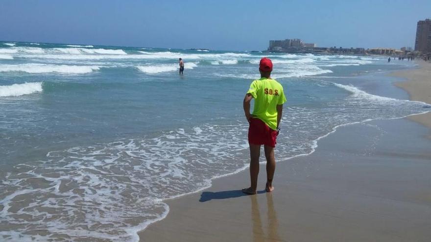 Muere una mujer de 63 años mientras se bañaba en una playa de San Javier