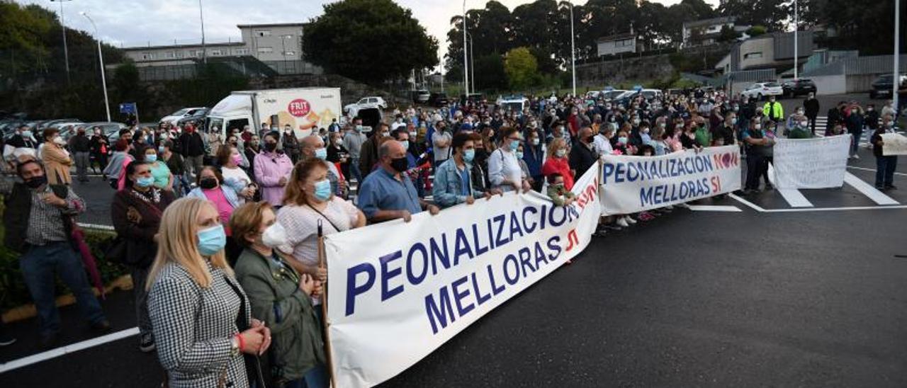 Manifestación contra la obra celebrada el pasado viernes en Monte Porreiro. |   // G. SANTOS