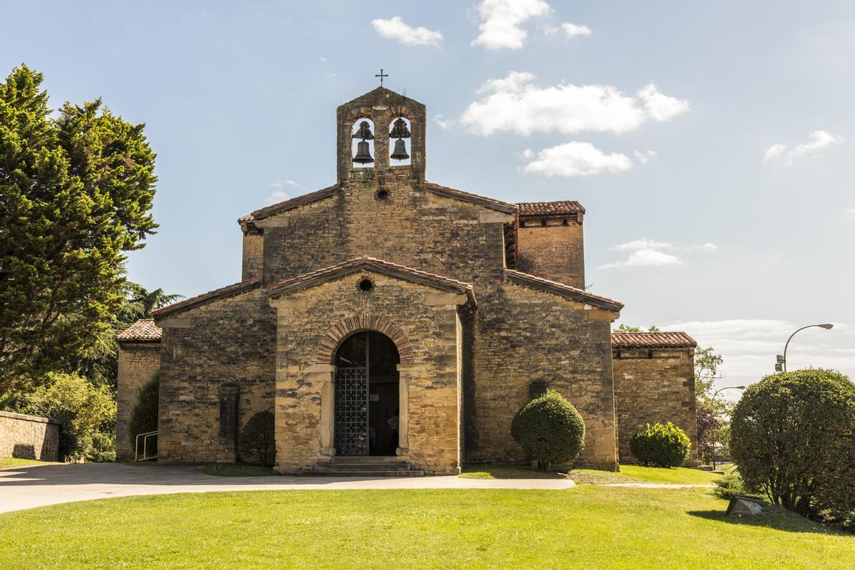 Iglesia San Julían de los Prados en Oviedo , Aturias