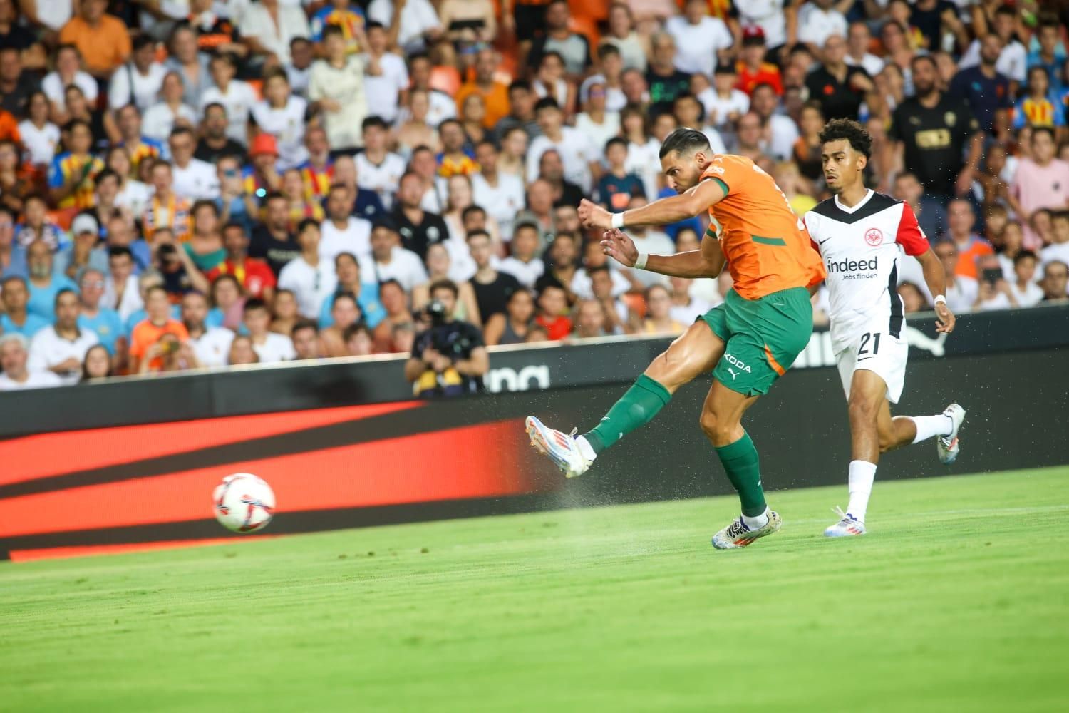 Las imágenes del Trofeu Taronja entre el Valencia CF y el Eintracht de Frankfurt