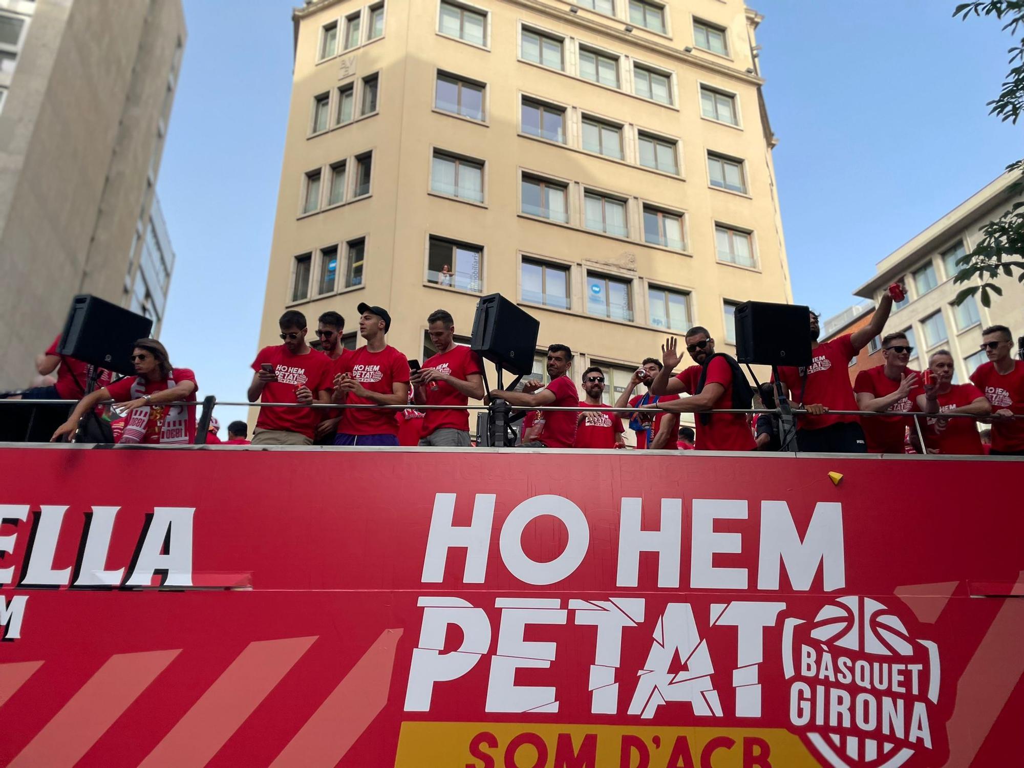 Les millors imatges de la rua de celebració del Girona i el Bàsquet Girona