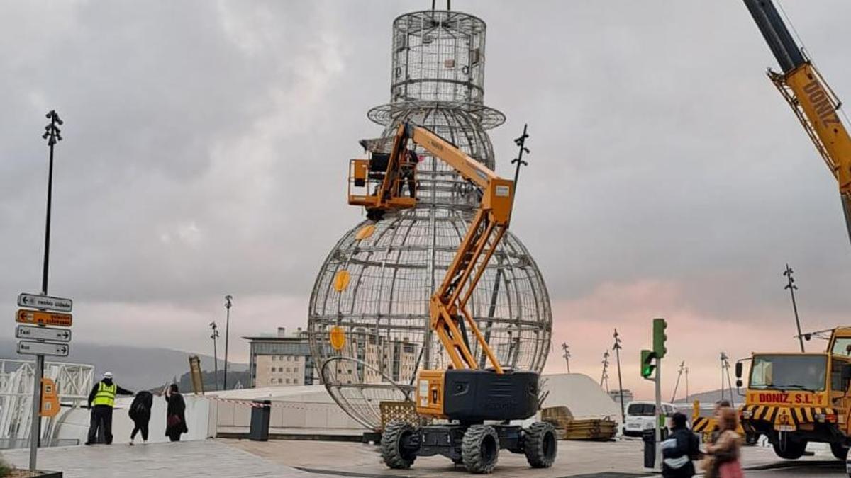 El muñeco de nieve de la Navidad de Vigo cambia de nuevo de ubicación.