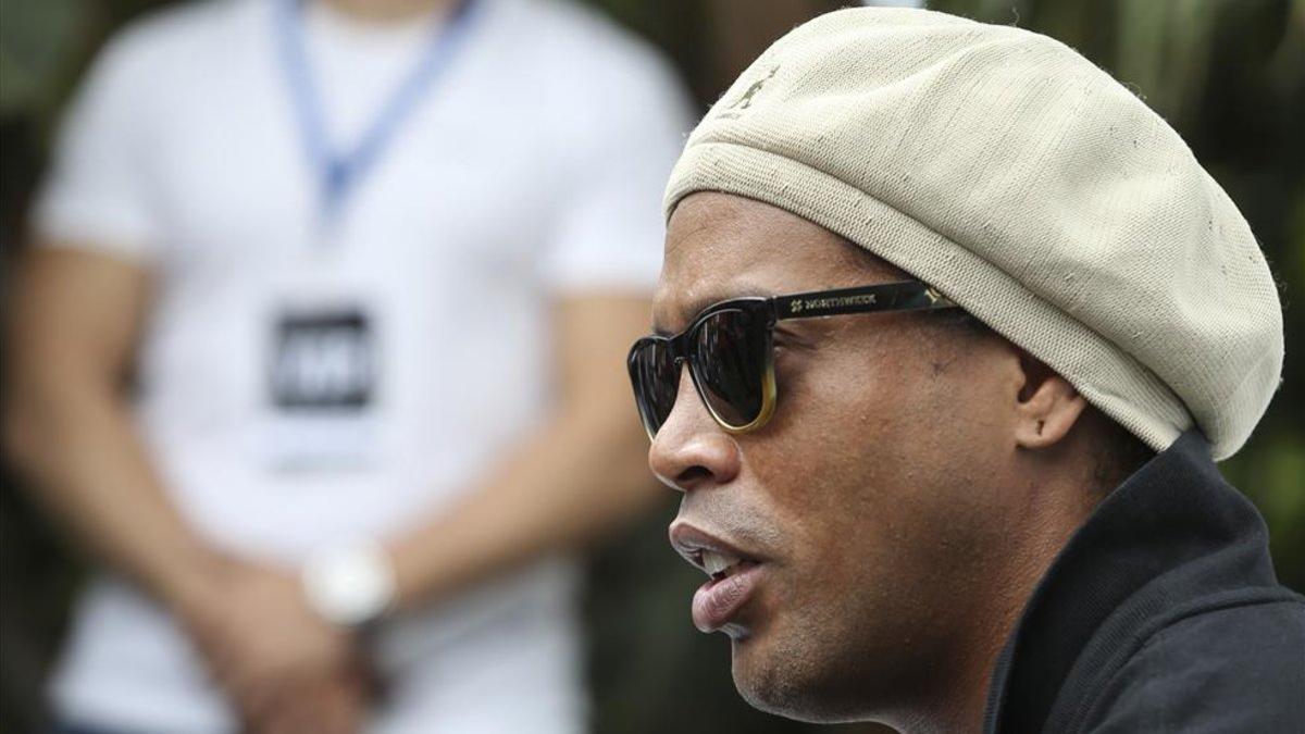 Ronaldinho, en medio de la polémica