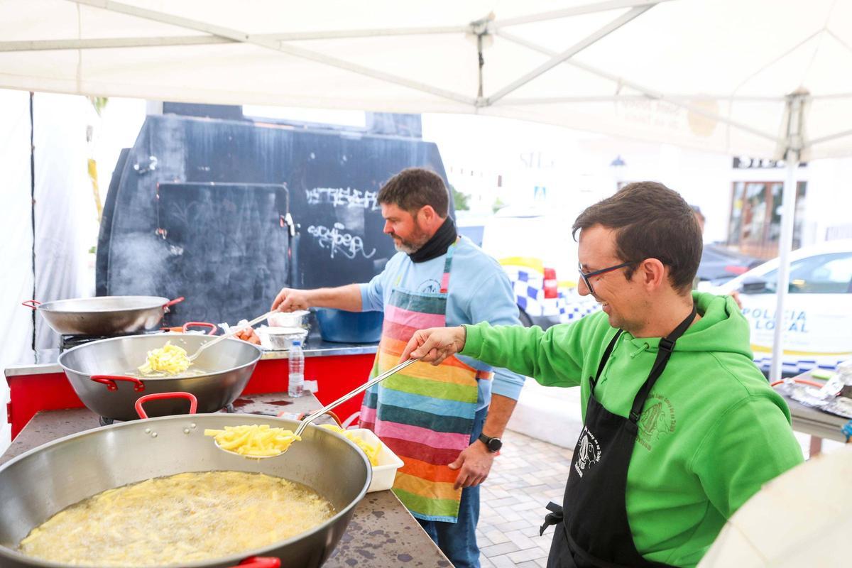 Comida popular 'Té ous sa colla' en Sant Josep