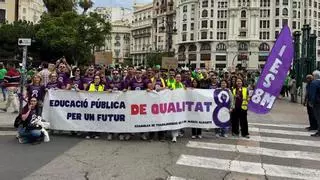 Miles de profesores de la provincia de Alicante se suman a la multitudinaria manifestación de València