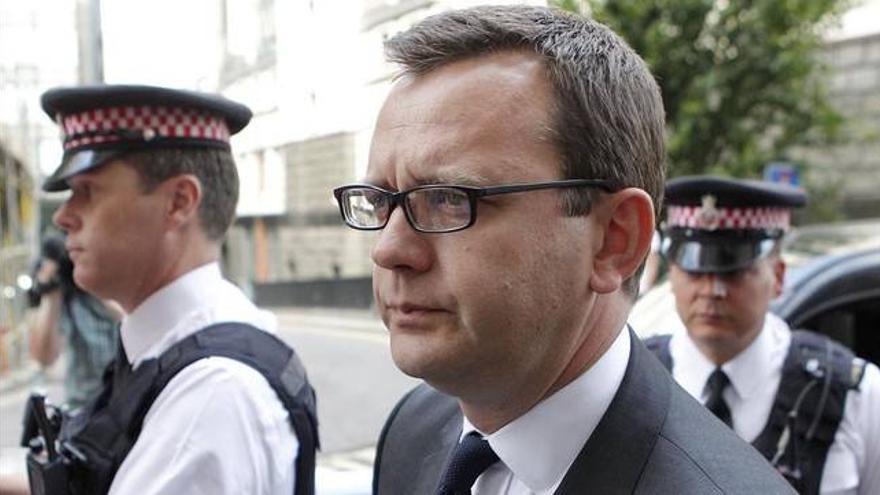 Condenado a 18 meses el exjefe de prensa de Cameron por el caso de las escuchas