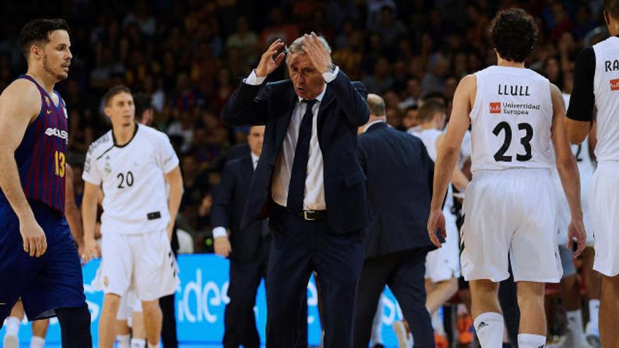 Svetislav Pesic pide concentración a Thomas Heurtel.