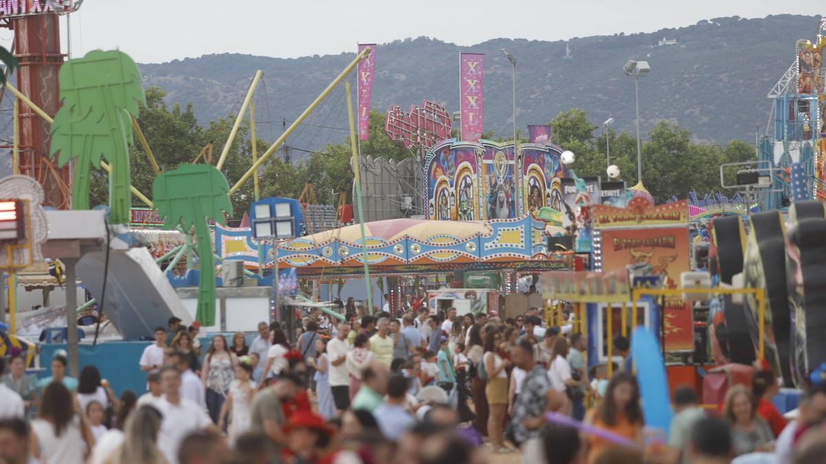 Público en la Feria de Córdoba.