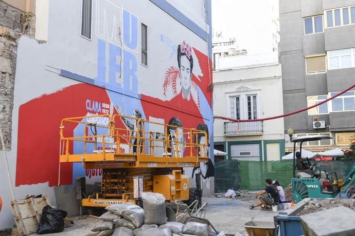 15-04-19 LAS PALMAS DE GRAN CANARIA.CALLEJON LAS LAGUNETAS. LAS PALMAS DE GRAN CANARIA. Fotos de un mural que estan pintando en un solar en el callejon Las Lagunetas.  | 15/04/2019 | Fotógrafo: Juan Carlos Castro