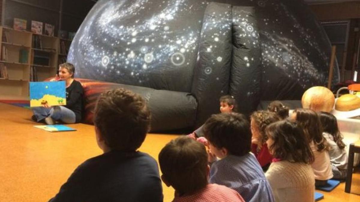 Niños de Viladecans en una actividad de la Semana de la Ciencia