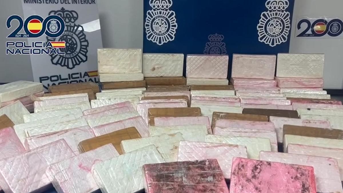Dos detenidos por traer en avión más de 111 kilos de cocaína en paquetes de avena y chocolate
