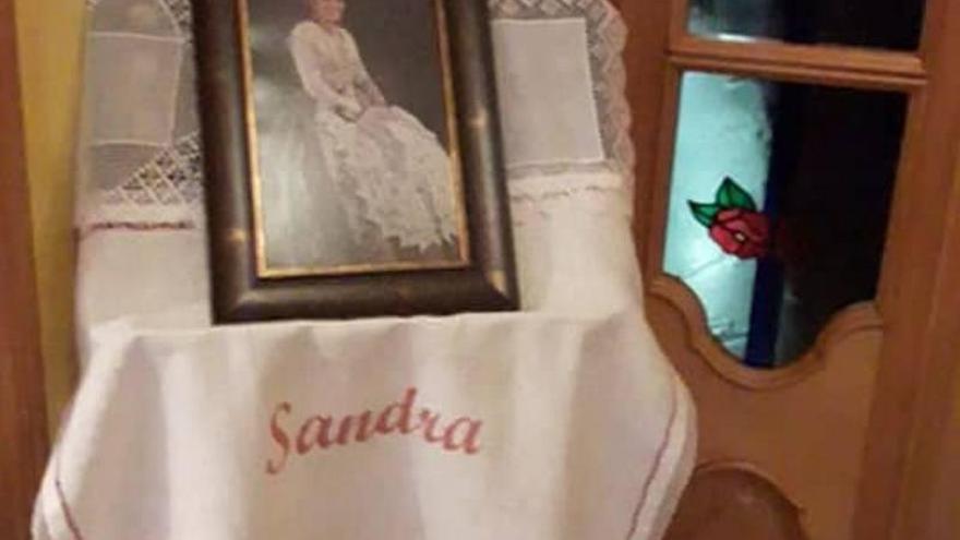 Denuncian el robo de dos pañuelos del ‘manifest’ en casa de una dama de Almassora