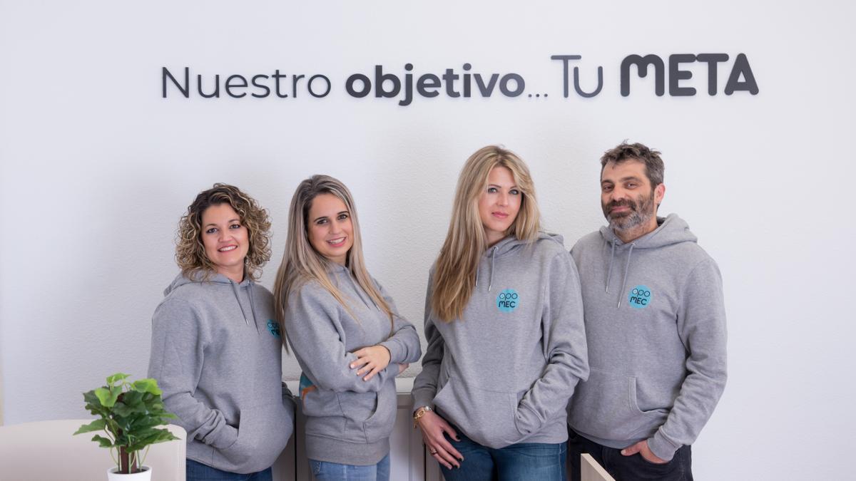El equipo de OpoMEC dicta sus clases desde Alicante para toda España en modalidad online.