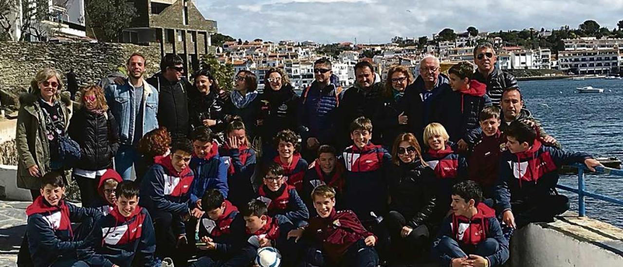 El Poblense infantil, que posa junto con sus familiares, jugó el Torneo MIC 2018.