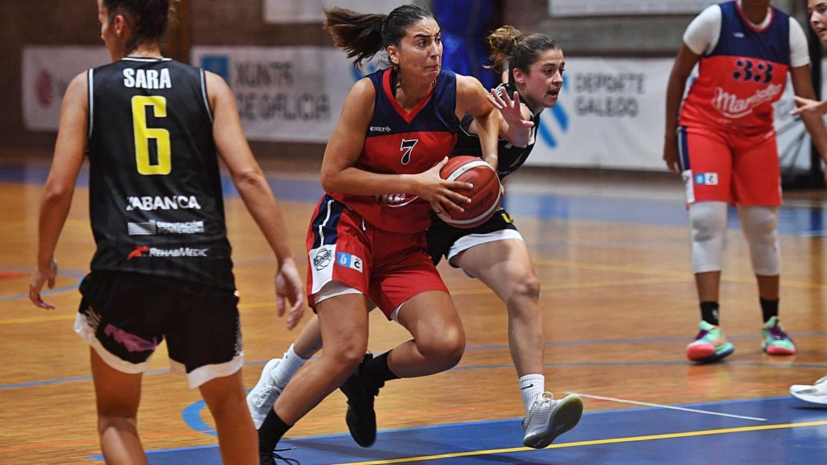 Partido entre el Maristas y el Cortegada del domingo. |  // CARLOS PARDELLAS