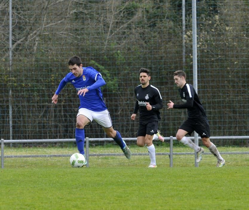 El partido entre el Oviedo B y el Avilés, en imágenes