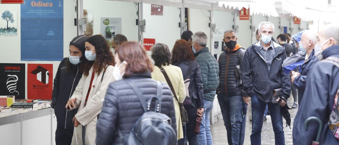 Público en la última edición de la Feria del Libro de Gijón.