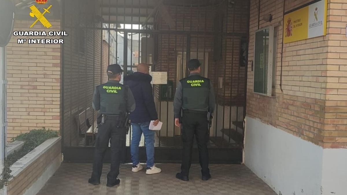 Detenidos dos vecinos del Bajo Cinca por hurtos en una empresa de Binéfar.