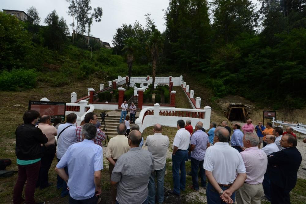 Inauguración del cementerio protestante de Mieres