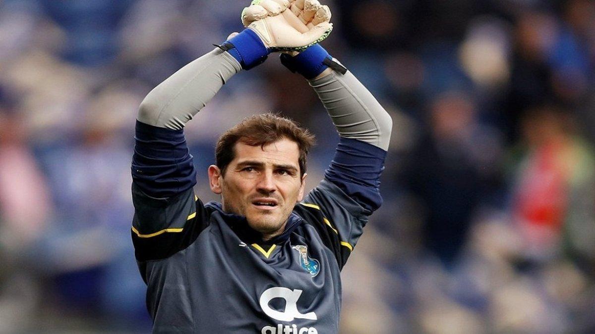 Iker Casillas se ríe de sí mismo por su apariencia en 2004 | El Intransigente