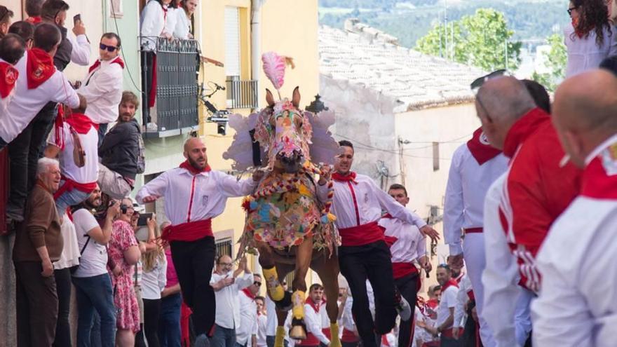 Un caballo en lo alto de la Cuesta de la Simona.