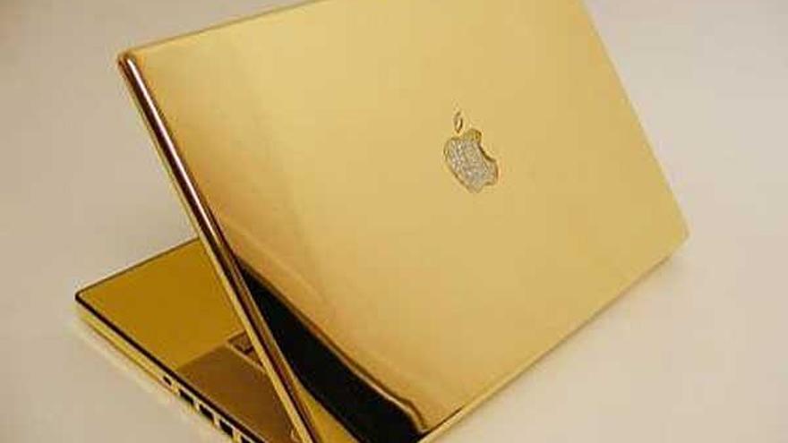 MacBook Pro bañado en oro y con diamantes