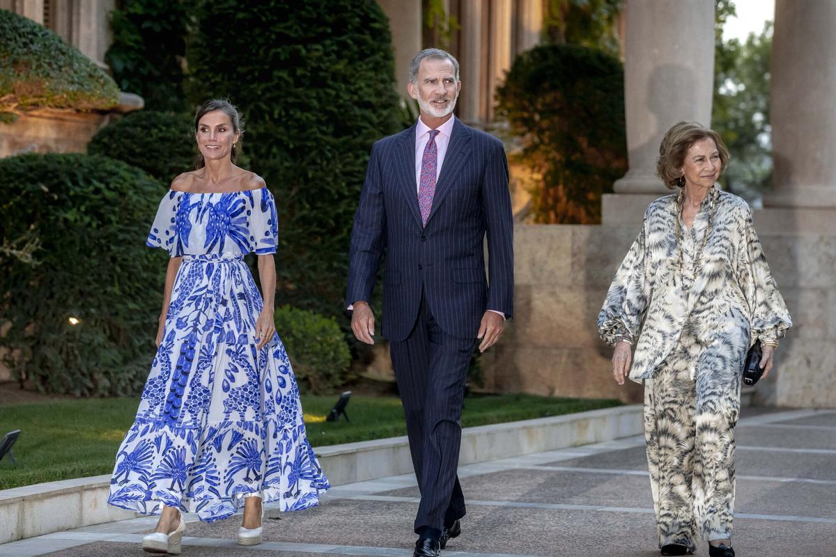 Letizia, Felipe VI y doña Sofía en la recepción a la sociedad mallorquina en 2023 Letizia, Felipe VI y doña Sofía en la recepción a la sociedad mallorquina en 2023