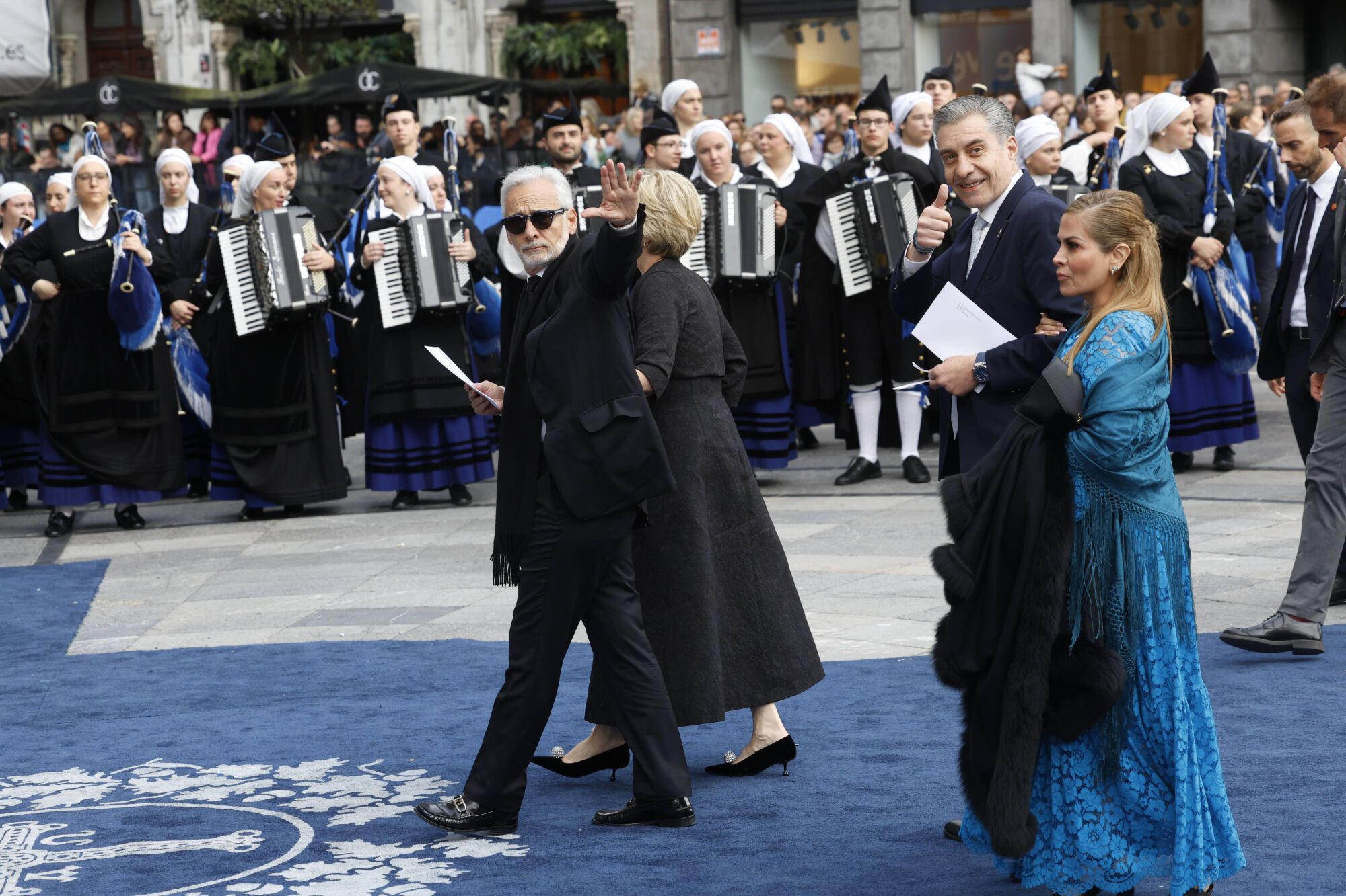  Así fue la llegada de los invitados a los premios "Princesa de Asturias" y su paso por la alfombra azul