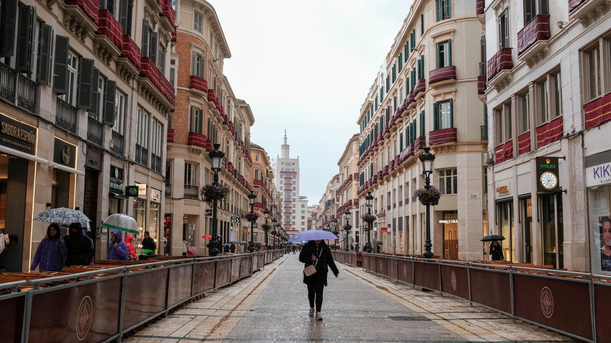 Lluvia en la calle Larios este Sábado Santo.