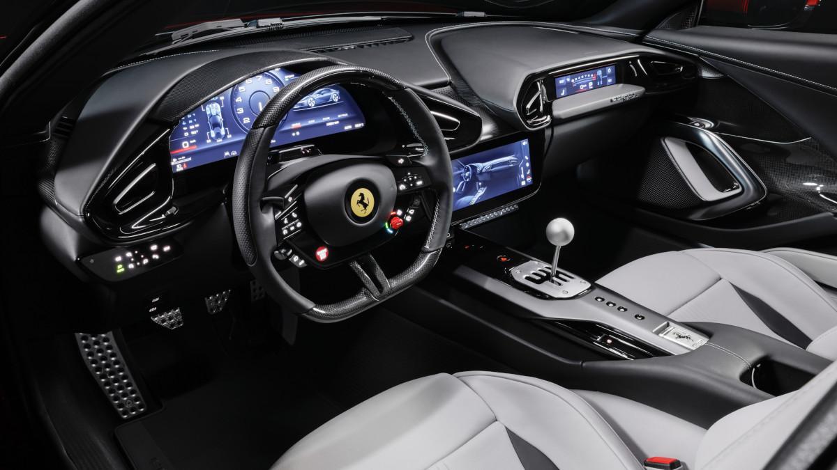 Interior del Ferrari 12 Cilindri Manuale