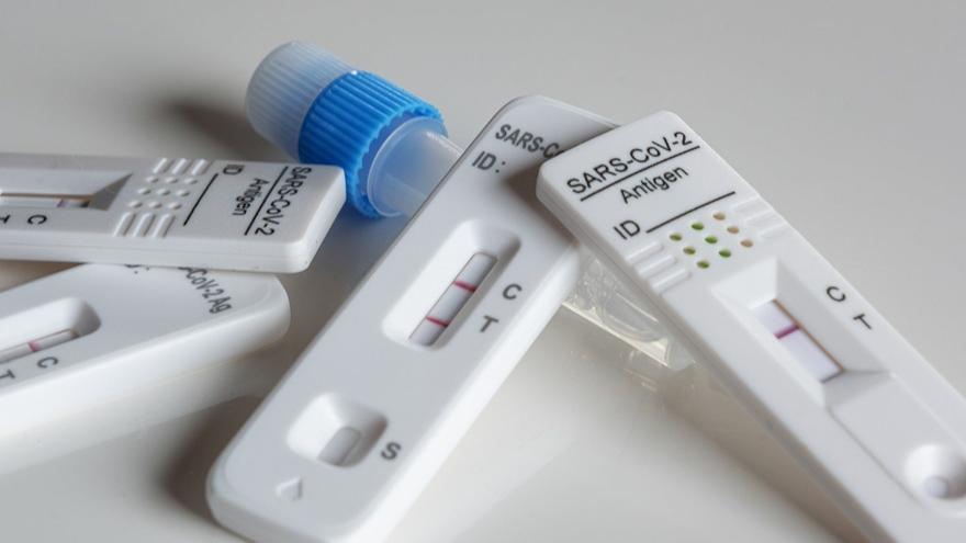 La venta de test de antígenos y de gripe se disparan y suben un 60% en una semana