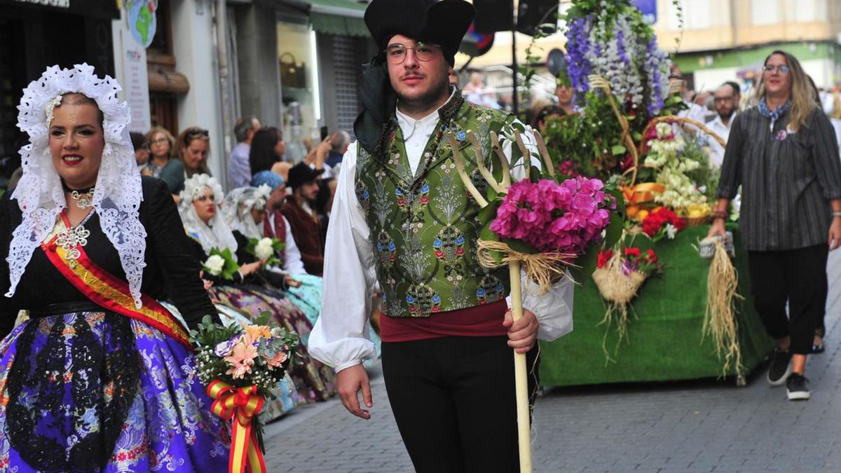 Ofrenda a la Virgen de la Salud y el Cristo del Buen Suceso 