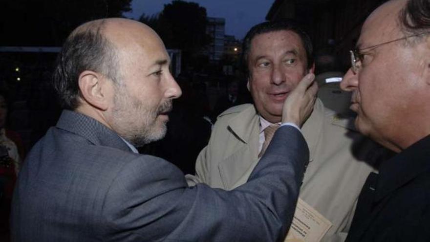 Javier Losada y Francisco Vázquez, durante la campaña electoral para las municipales de 2007. / víctor echave