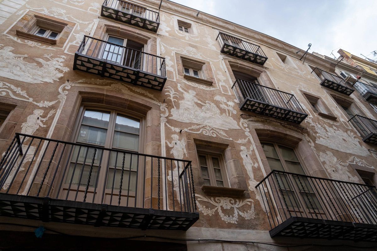 Así ha quedado una finca histórica del Raval rehabilitada como vivienda pública