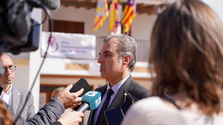 Adelantos de nómina y desgravaciones para que los profesores puedan alquilar en Formentera