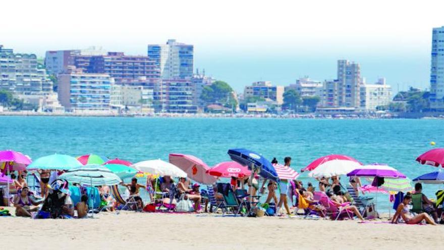 Línea de apartamentos en Cullera.