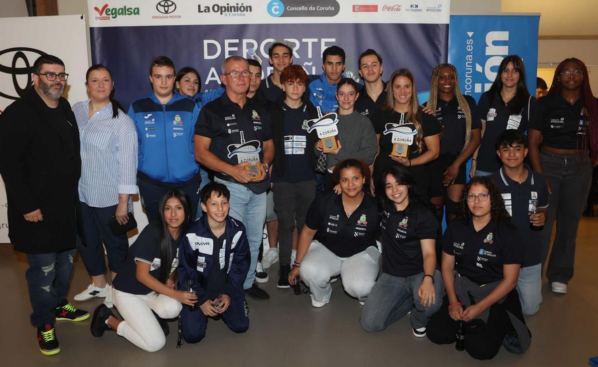 Representantes del Club Halterofilia Coruña en la Gala do Deporte, el año pasado. | Iago López