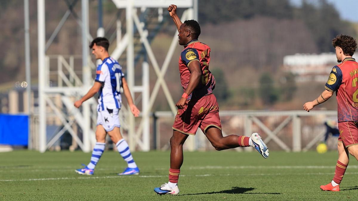 Bil Nsongo agita el gol en el Deportivo: «Es el nueve más referencia de área»