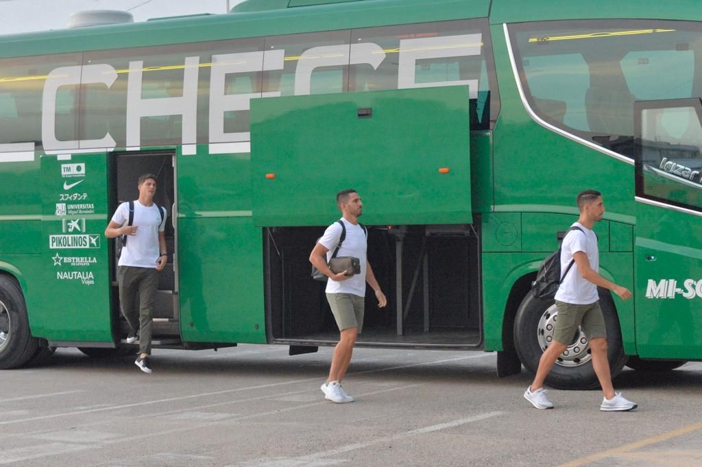 Ambientazo en el Martínez Valero en la previa del Elche - Madrid