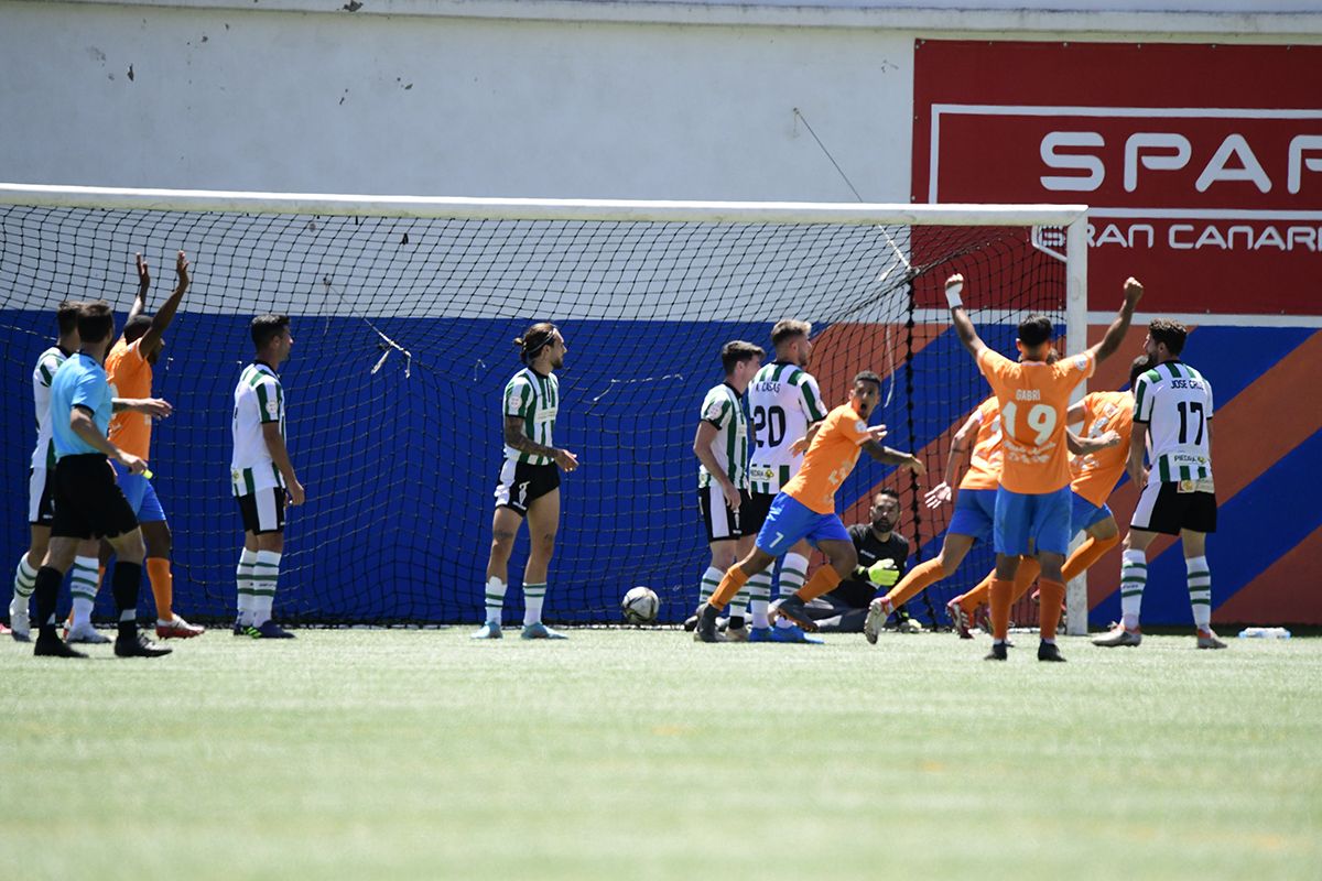 Las imágenes del partido entre el Panadería Pulido y el Córdoba CF