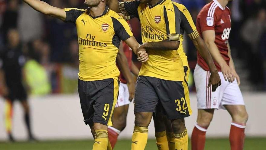 Lucas Pérez celebra un gol con el Arsenal la temporada pasada.