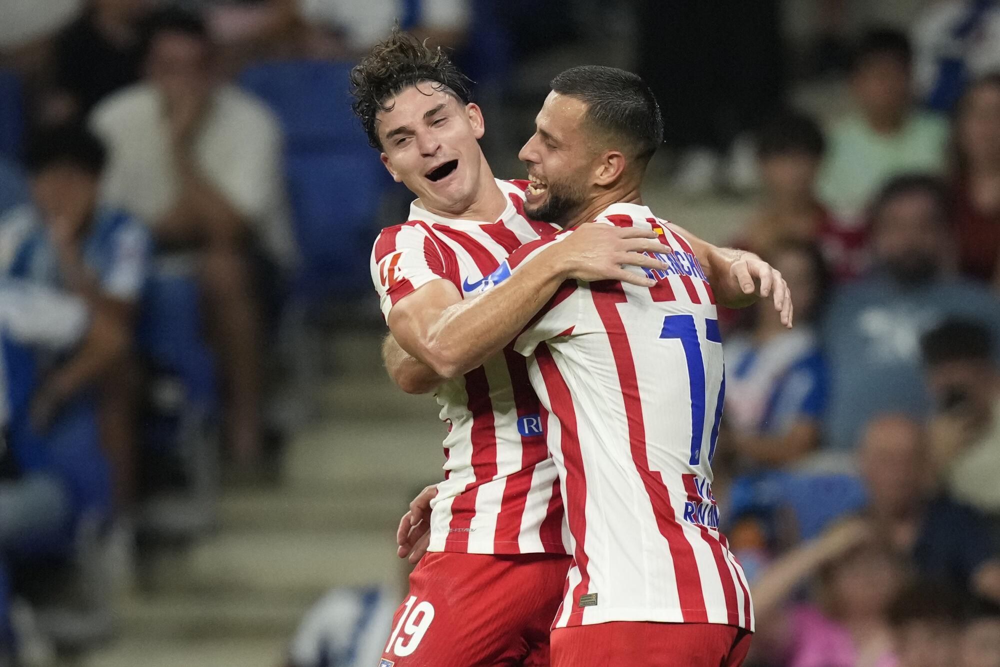 Atletico Madrid's Julian Alvarez (L) celebrates after scoring the 0-1 goal during the Spanish LaLiga soccer match between RCD Espanyol and Atletico Madrid, in Barcelona, Spain, 17 August 2025. EFE/ Enric Fontcuberta