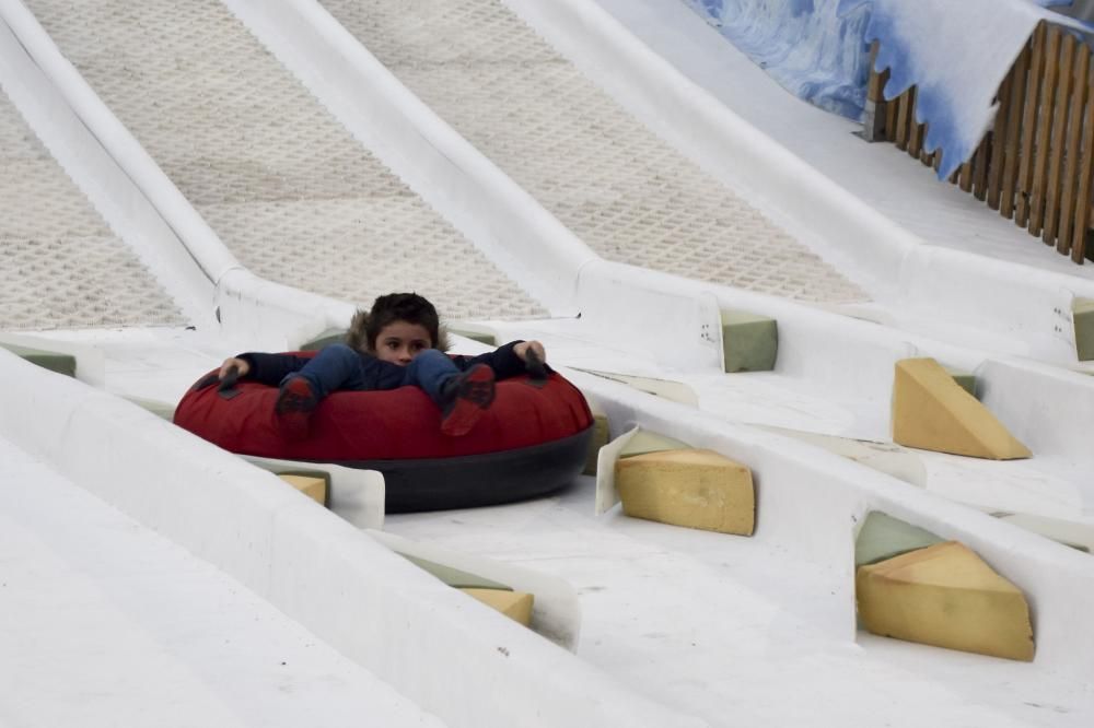 Mercadillo Navideño y pista de hielo