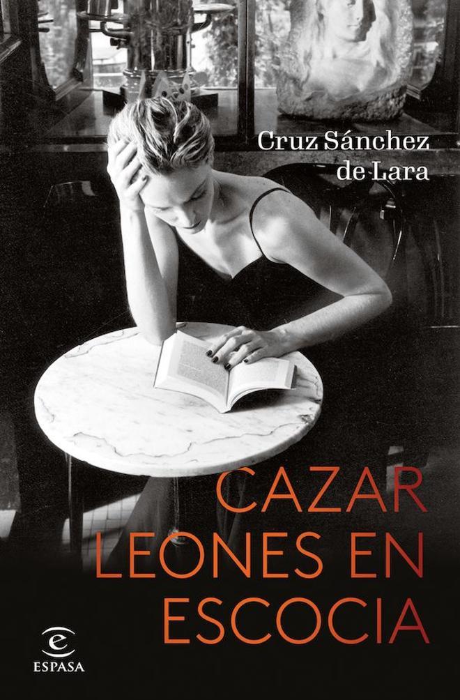 ‘Cazar leones en Escocia’ (Espasa), primera novela de Cruz Sánchez de Lara.