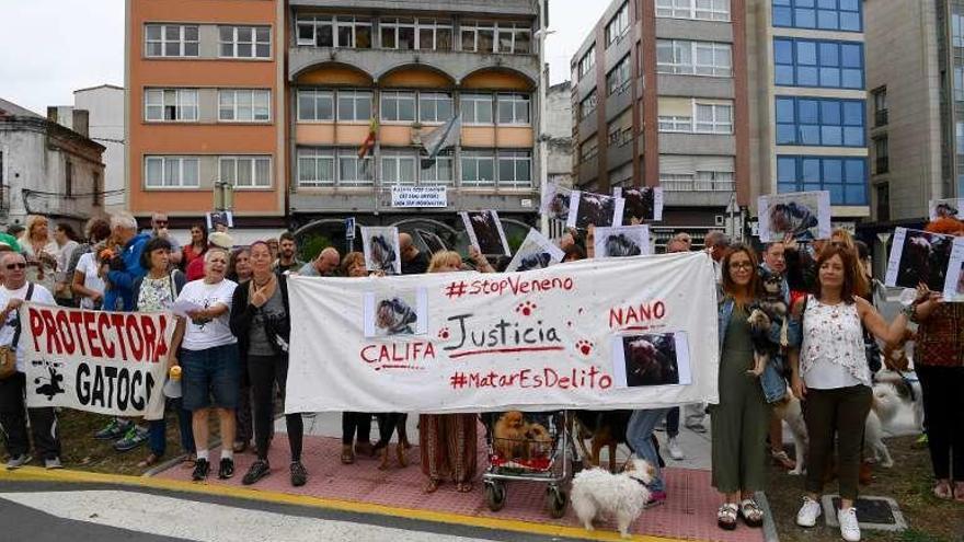 Concentración contra el envenenamiento de perros.