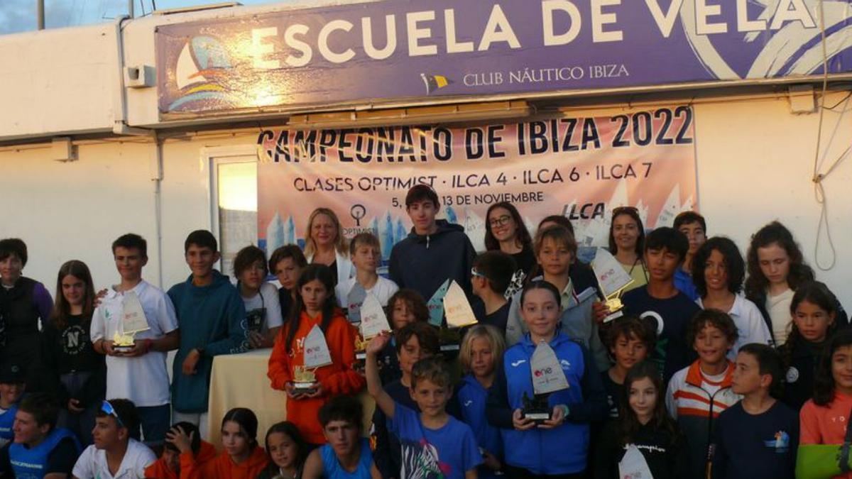 Imagen de los premiados en el Club Náutico Ibiza. | CNI