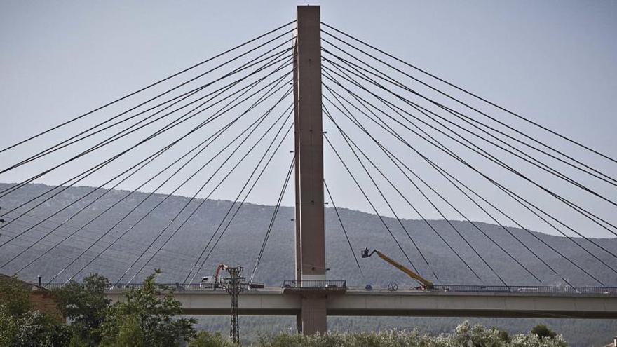 El puente Fernando Reig tiene todos los tirantes dañados