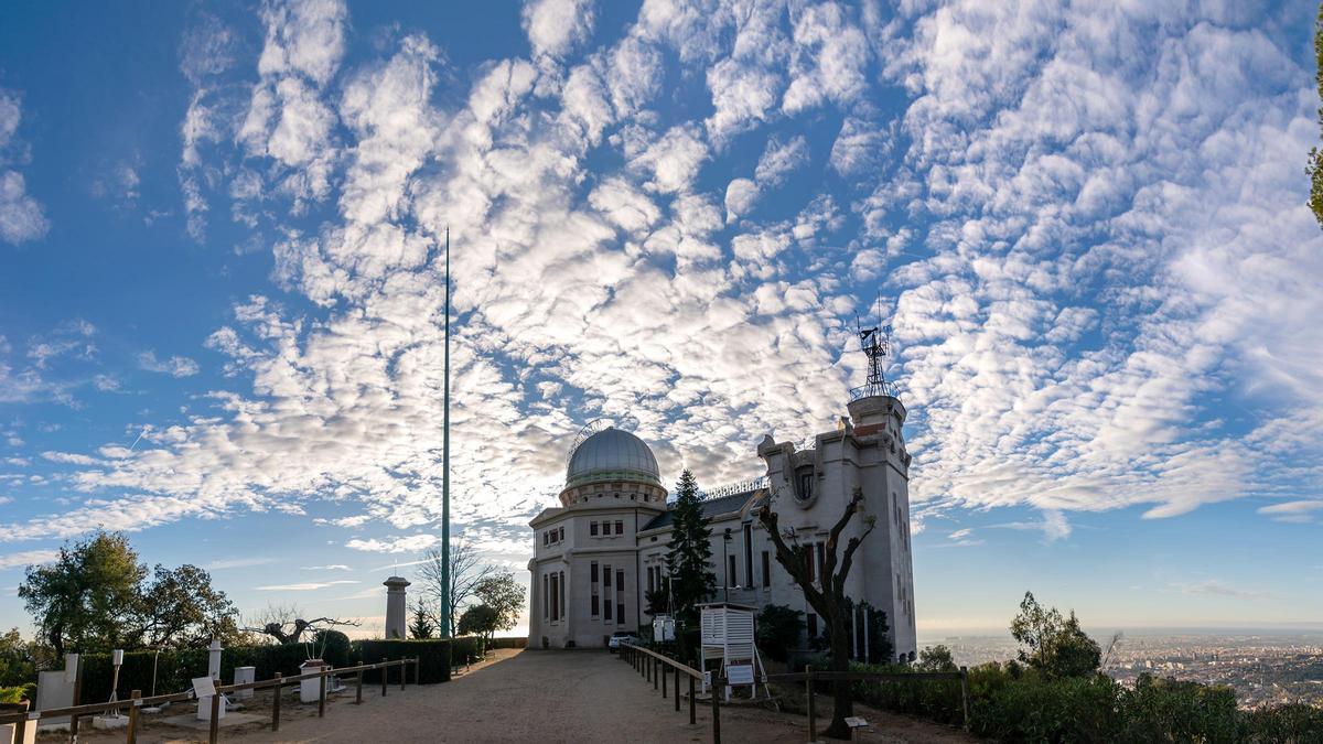 Altocumulus stratiformis sobre el Observatori Fabra, el 22 de enero del 2024