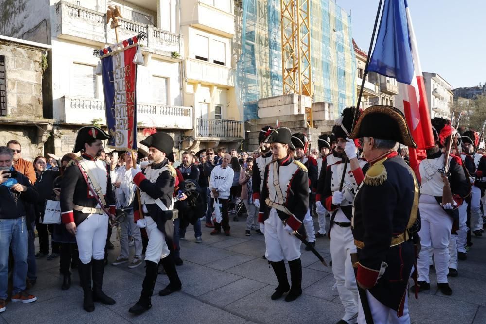 La Reconquista 2019 queda inaugurada con la representación de la destitución del alcalde afrancesado Vázquez Varela en la Praza do Berbés.